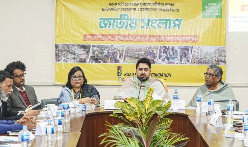 পরিবহন খাতে রাজনৈতিক দুর্নীতি বন্ধ করতে হবে: তথ্য ও সম্প্রচার উপদেষ্টা